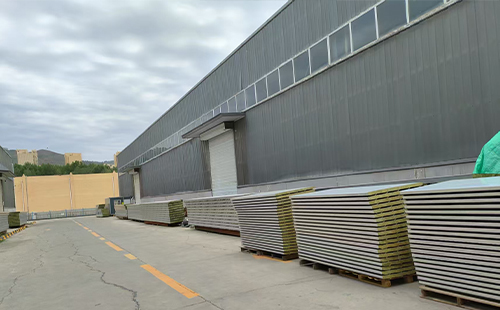 青海彩钢岩棉板防火性能与建筑应用解析 青海彩钢岩棉板防火性能与建筑应用解析