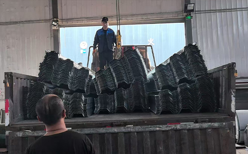 闭口楼承板耐火时限实测：大跨度怎样选青海楼承板